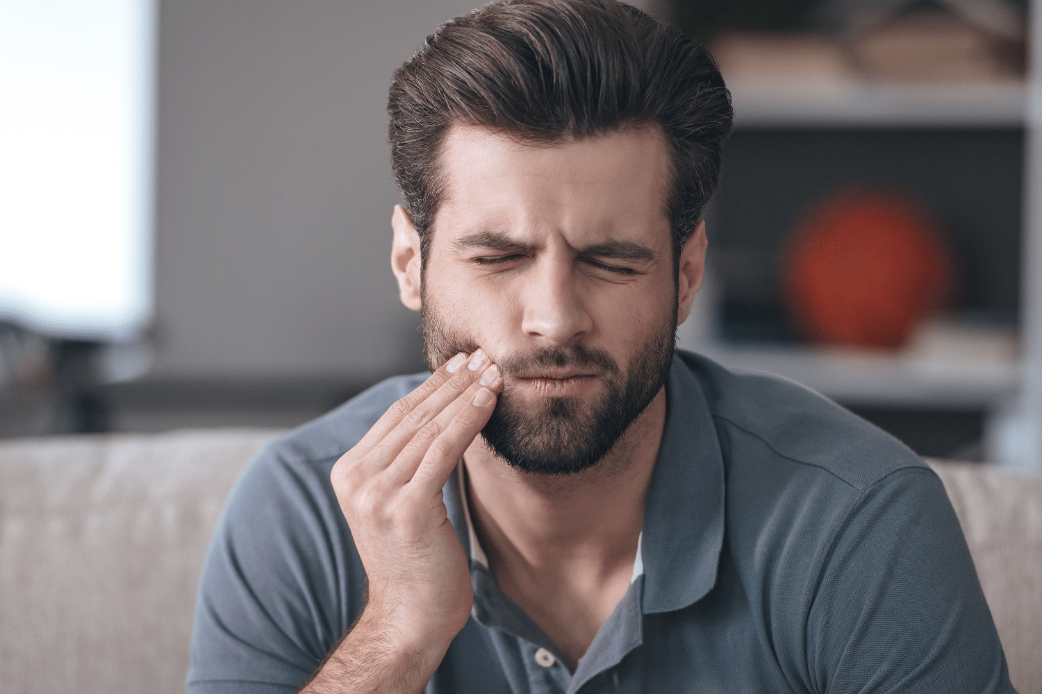 male with toothache